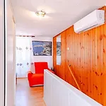 Appartement With Parking Space Zrnovo, Korcula - 9239 Zrnovo