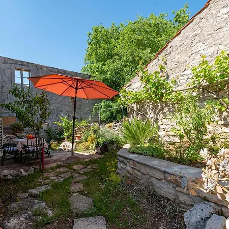 Апартаменты With Parking Space Zrnovo, Korcula - 9239 Zrnovo