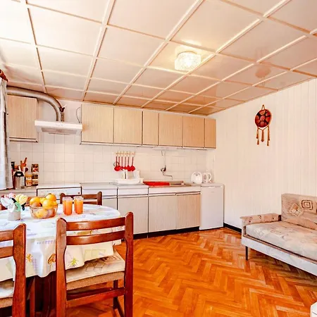 Апартаменты With Parking Space Zrnovo, Korcula - 9239